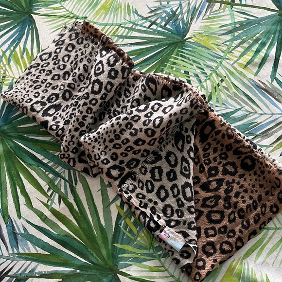 Bindya Leopard Scarf 100% Wool - Picture 1 of 4